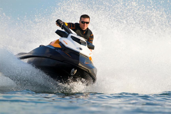 点击进入下一页 Seadoo GTR 215:一条摩托艇的自白