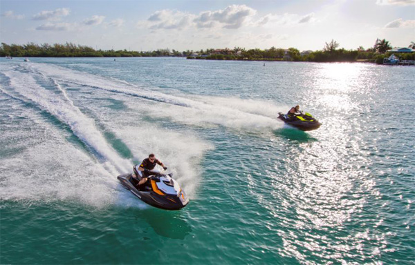 点击进入下一页 Seadoo GTR 215:一条摩托艇的自白