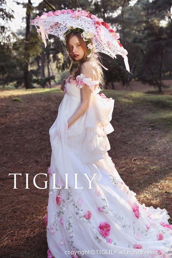 日本知名婚纱品牌Tiglily 2016春夏婚纱系列Lo